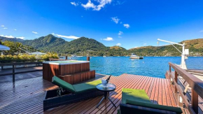 House Literally with foot in the water-Porto Galo